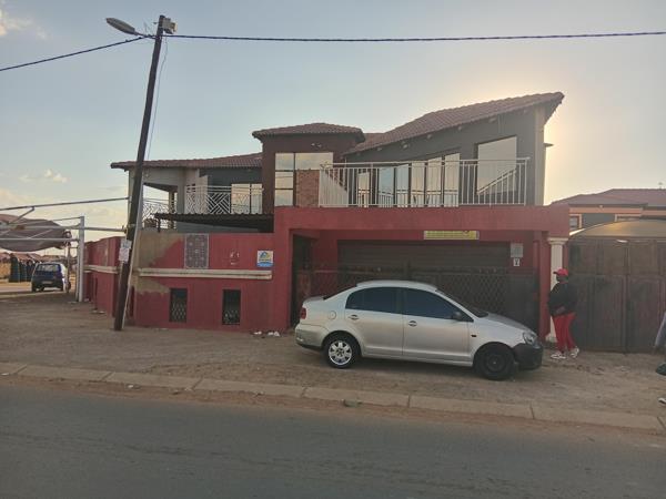 352  m² Commercial space