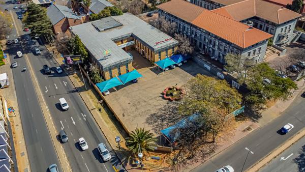 2 350  m² Commercial space