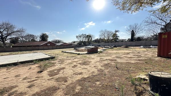 2 038 m² Land