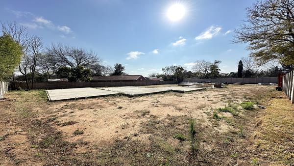 2 038 m² Land