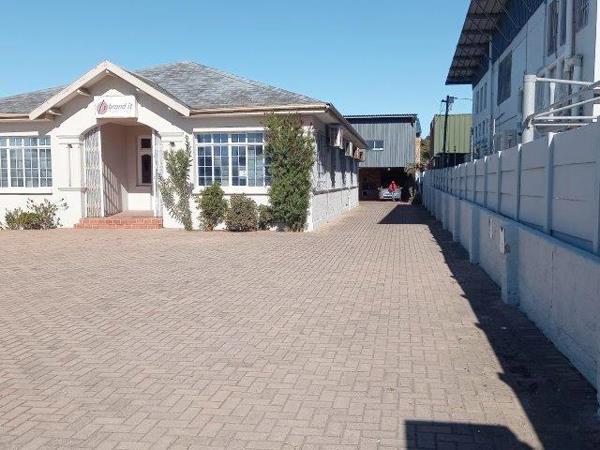 100  m² Commercial space