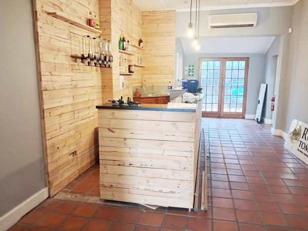 100  m² Commercial space