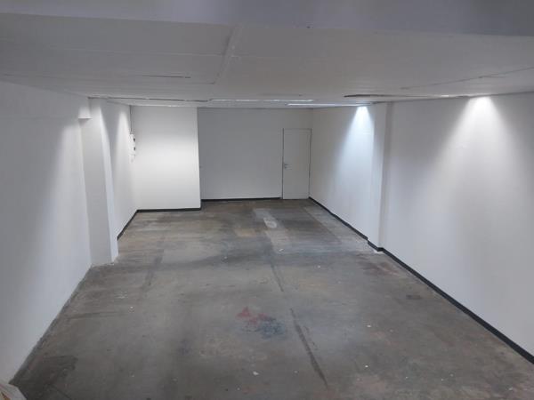 58  m² Commercial space