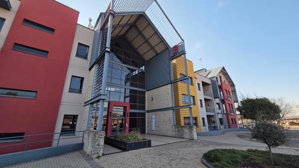 590  m² Commercial space