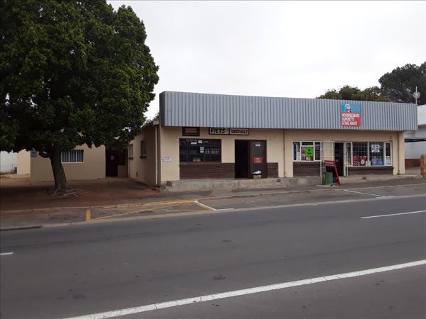 556  m² Commercial space