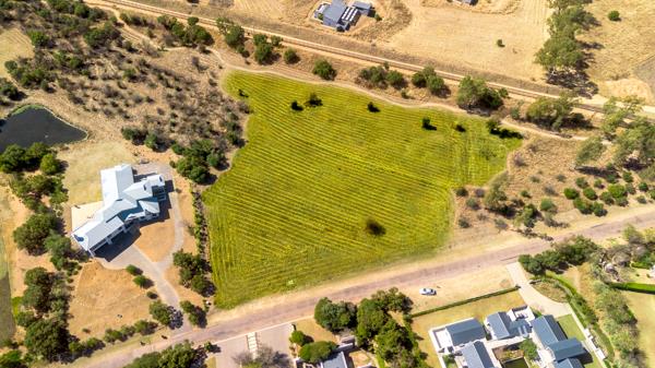 3 691 m² Land