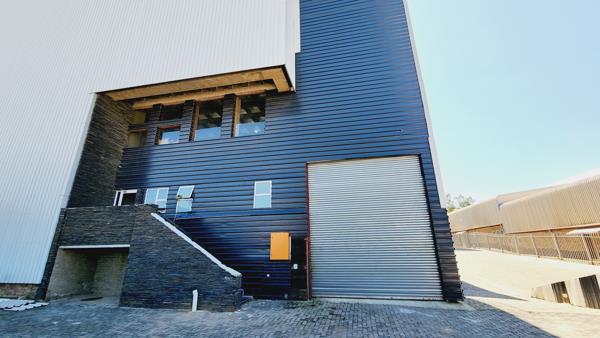 3 960  m² Industrial space