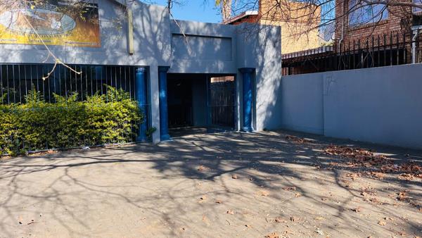 734  m² Commercial space