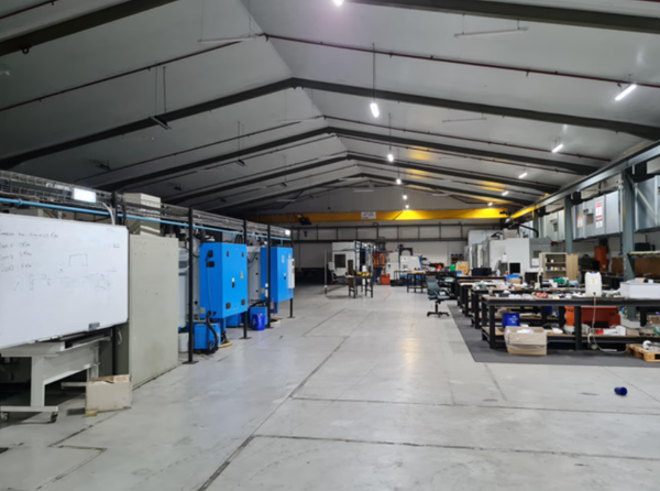 3 348  m² Industrial space