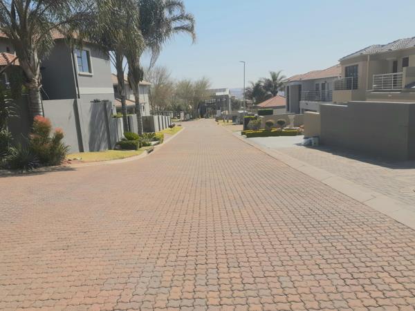 678 m² Land
