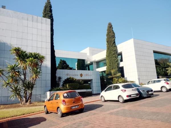 151  m² Commercial space