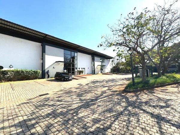 261  m² Commercial space