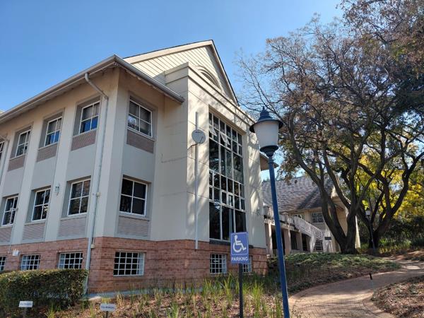 280  m² Commercial space