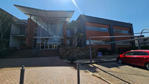 444  m² Commercial space