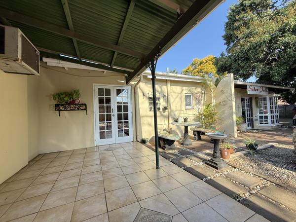 300  m² Commercial space