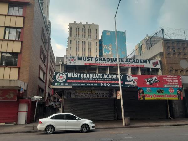 652  m² Commercial space