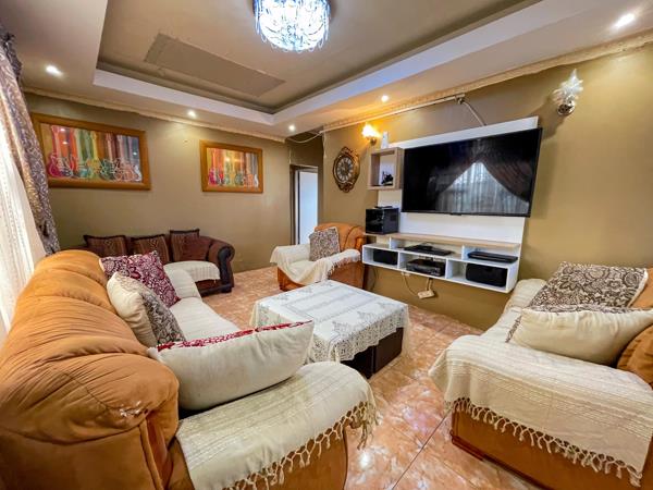 6 Bedroom House