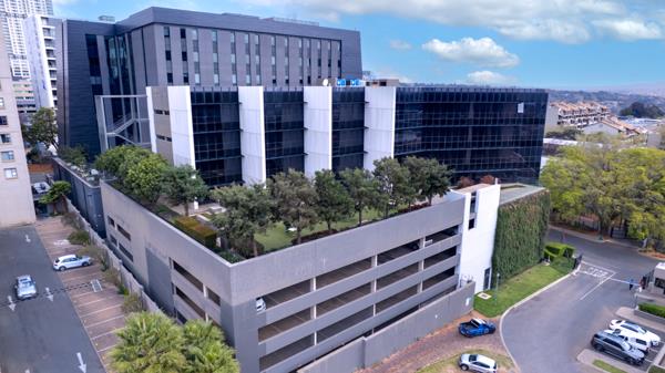 5 000  m² Commercial space