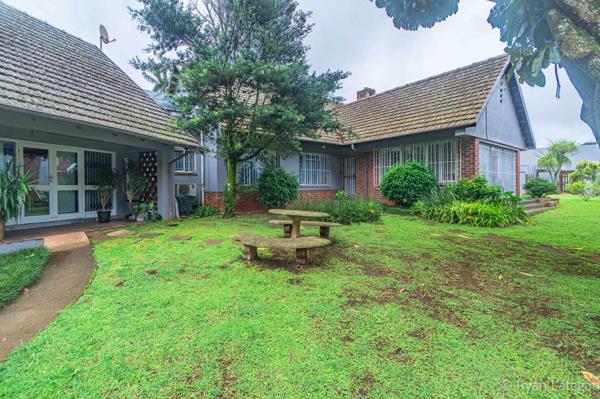 832  m² Office Space