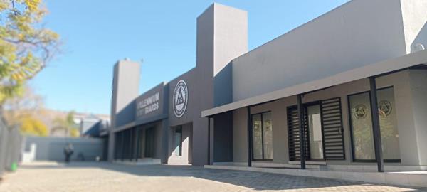 1 073  m² Office Space