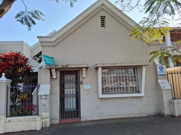 695  m² Commercial space