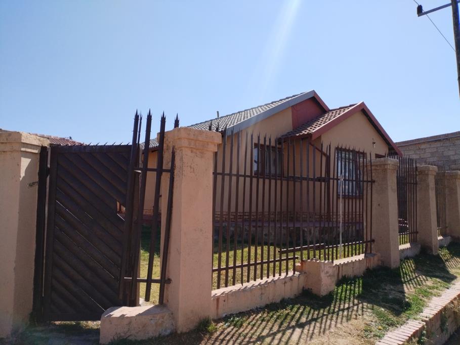 3 Bedroom HouseAllandale - View 3