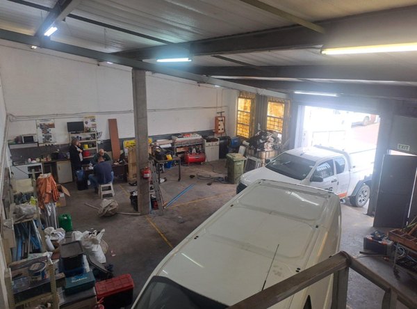 202  m² Industrial space