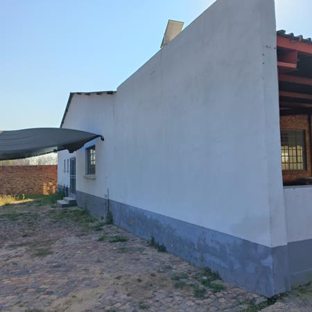 703  m² Industrial space