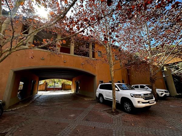 1 051  m² Office Space