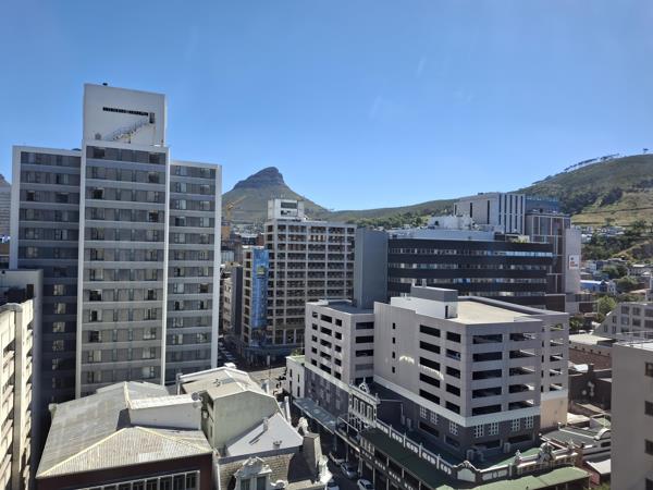 704  m² Commercial space