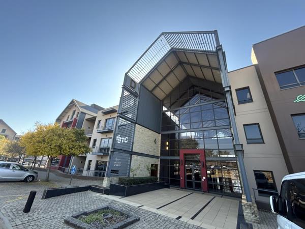 704  m² Office Space