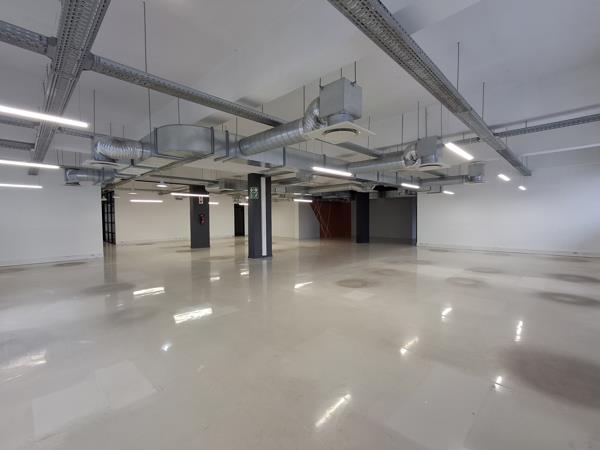 604  m² Commercial space
