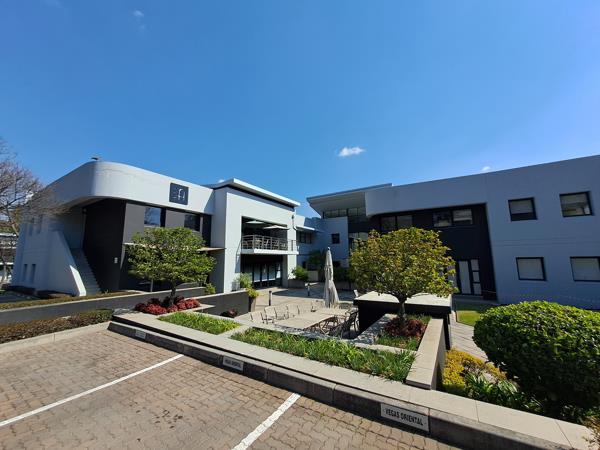 215  m² Commercial space