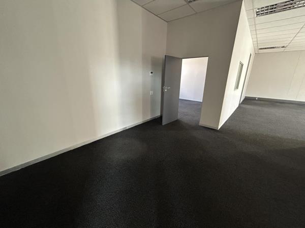 195  m² Commercial space