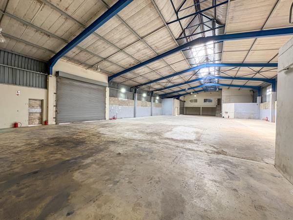 1 100  m² Industrial space