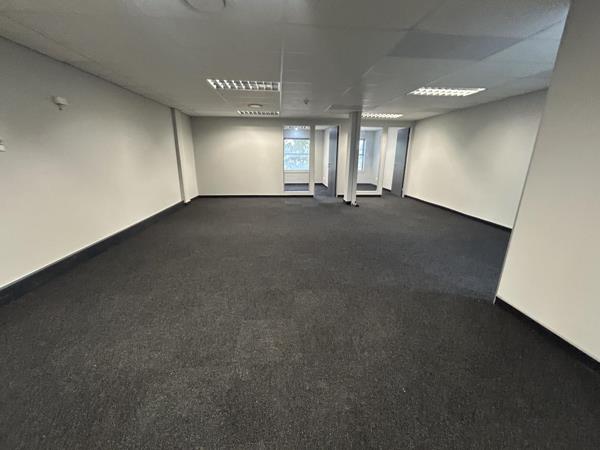 141  m² Commercial space