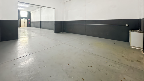 140  m² Commercial space