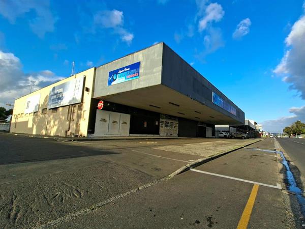 3 420  m² Retail Space