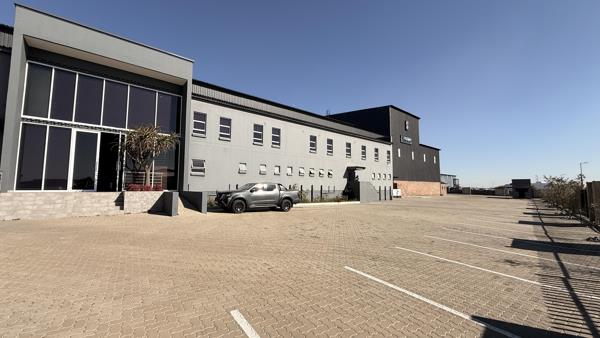 3 858  m² Industrial space
