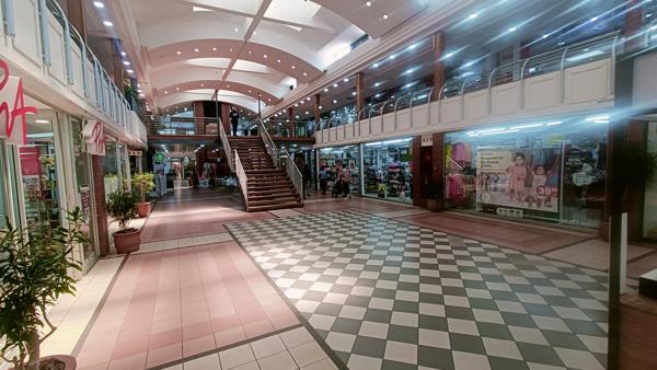 243  m² Commercial space