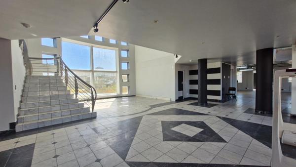 2 755  m² Commercial space