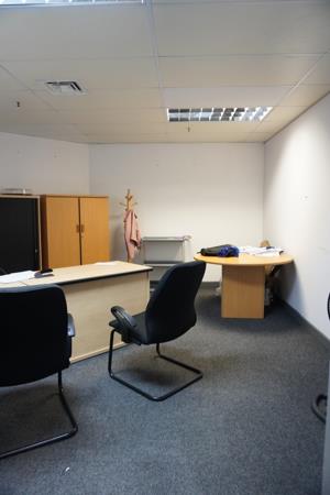 1 526  m² Office Space