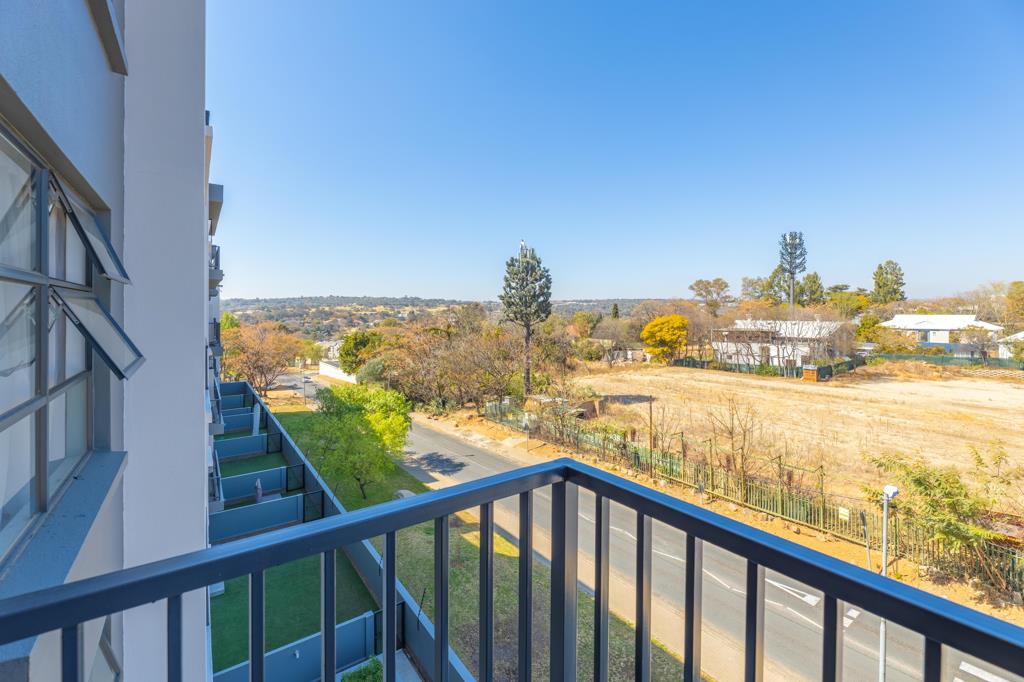 Apartment in Rivonia, Sandton - View 2