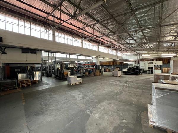 1 068  m² Industrial space