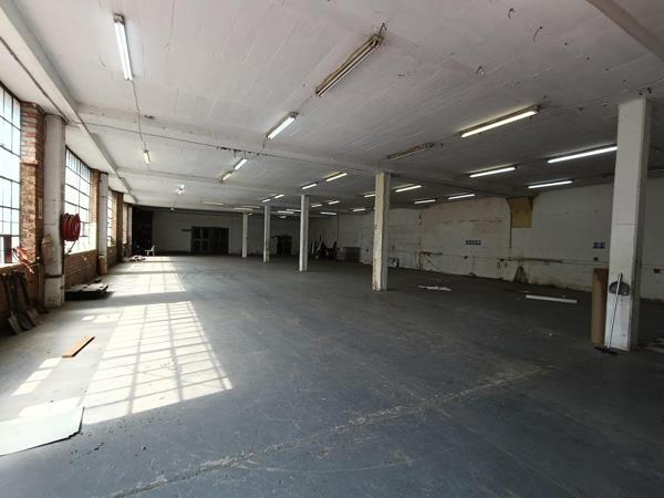 990  m² Industrial space