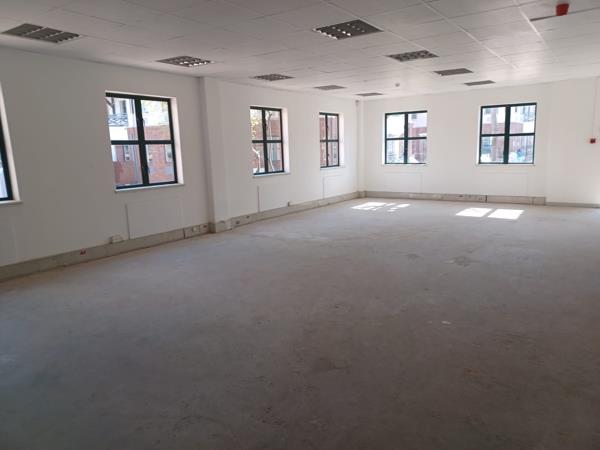472  m² Commercial space