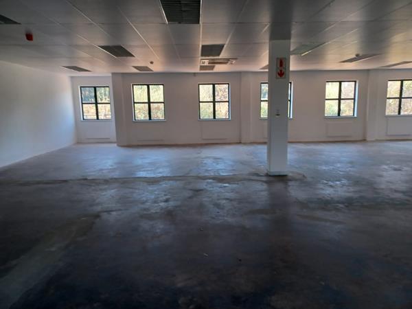 472 m² Office Space