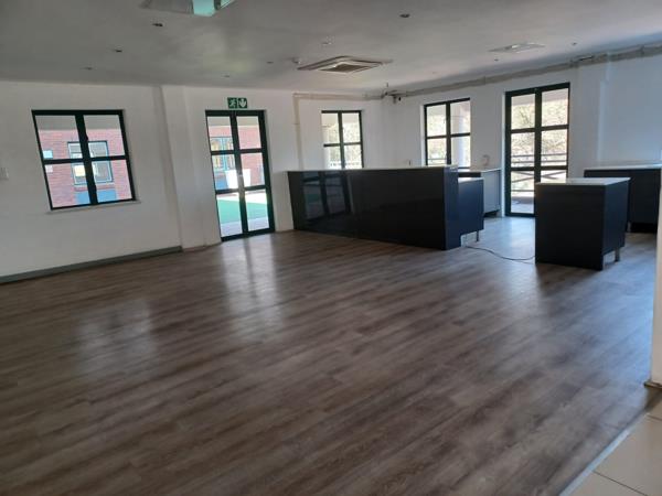 472 m² Office Space