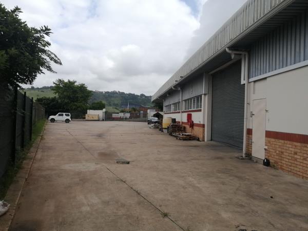 1 100  m² Industrial space