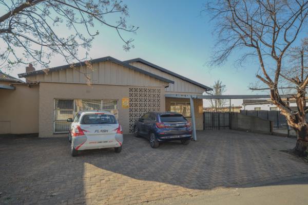 496  m² Office Space